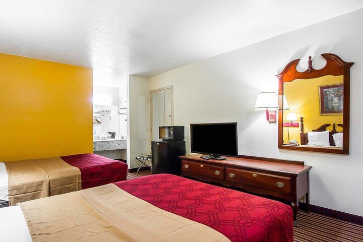 Room 14 of 22