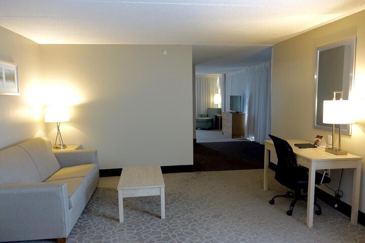 Room 16 of 40