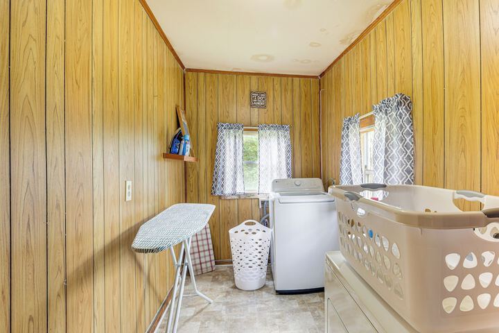 Clanton Cottage w / Charcoal Grill & Porch!
