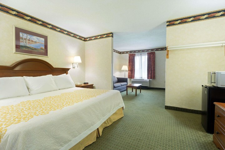 Room 6 of 13