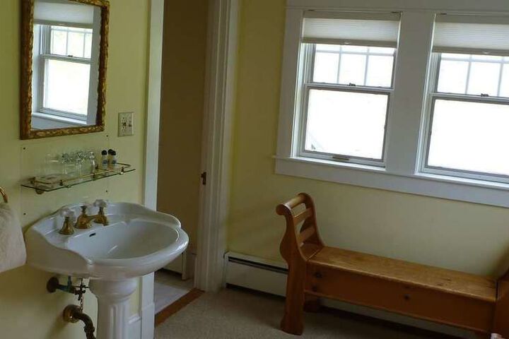 THE TRUMBULL HOUSE BED AND BREAKFAST