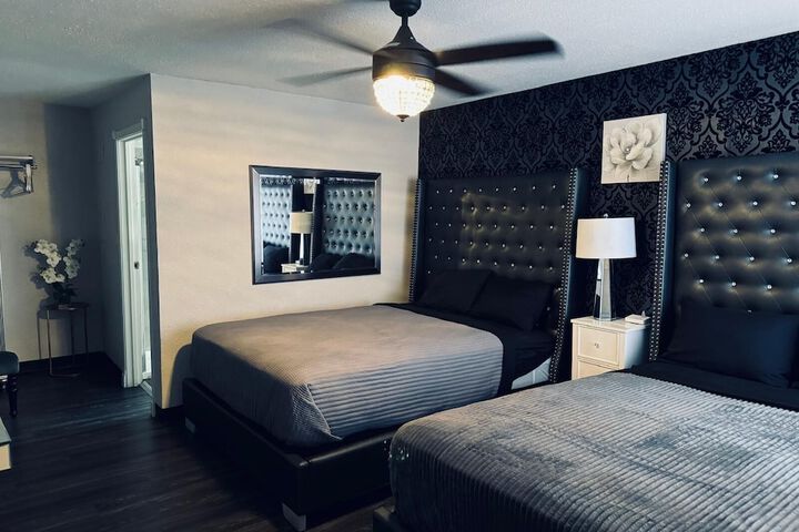 Room 28 of 77