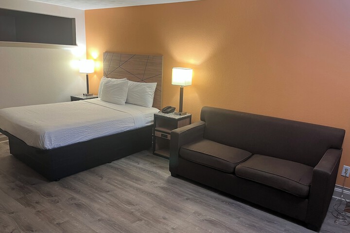 Howard Johnson by Wyndham Malden Boston Area