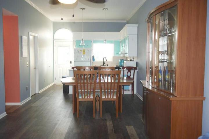 Aqua Haven - Second Street from Beach Home