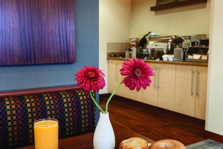 Breakfast/Coffee Service 28 of 33
