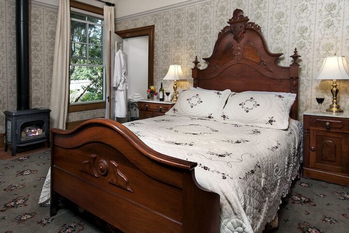 Room 16 of 28
