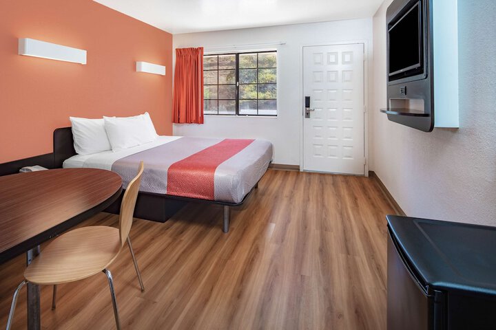 Motel 6 Thousand Oaks CA