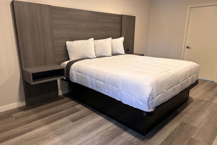 Room 8 of 35