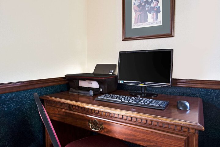 Business Center 31 of 31