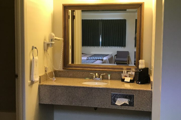 Room 25 of 39