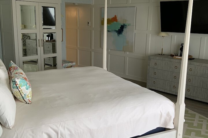 Room 25 of 76