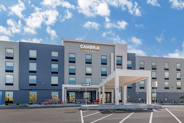 Cambria Hotel & Suites Plymouth
