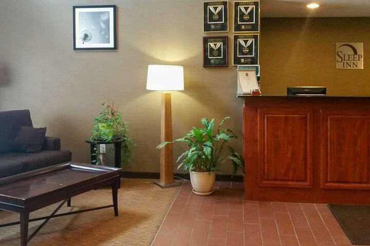 Sleep Inn & Suites Pleasant Hill - Des Moines