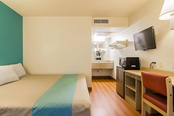 Room 21 of 33