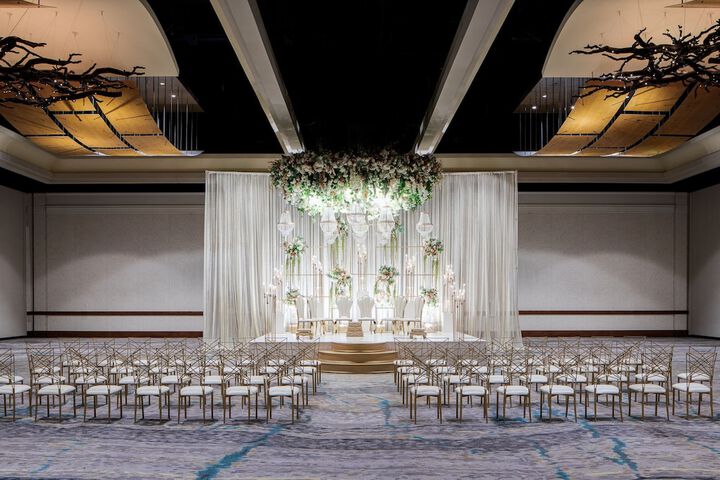 Ballroom/Hall 209 of 275