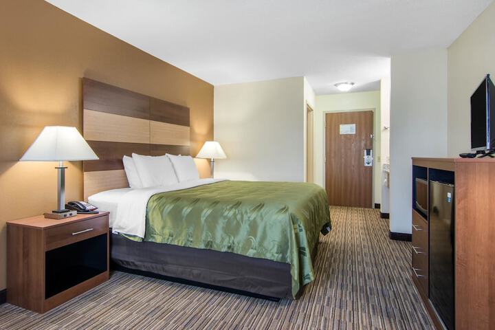 Room 10 of 26