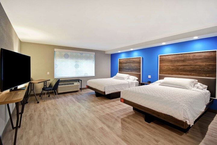 Room 35 of 69