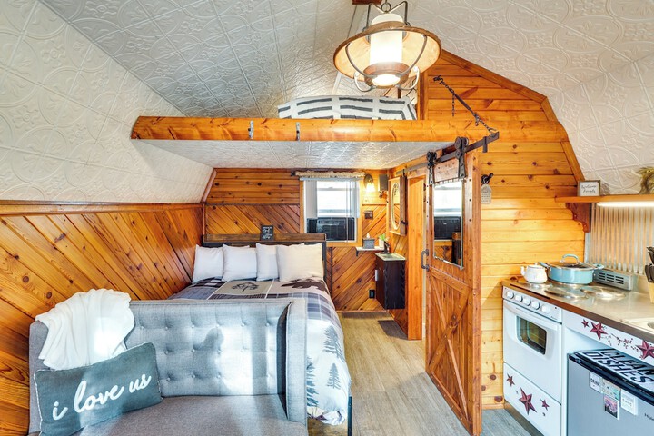 Tiny Cabin w / Outdoor Dining Area - Near Keystone!