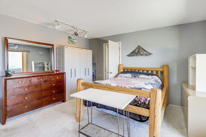 Picturesque Mt. Spokane Condo Near Skiing & Biking!