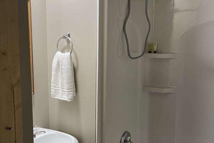 Room 11 of 16
