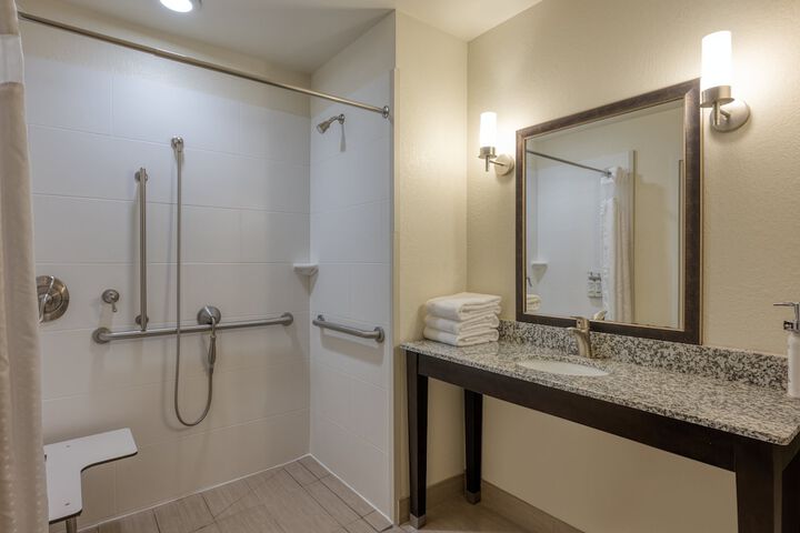 Holiday Inn Express & Suites Edwardsville by IHG