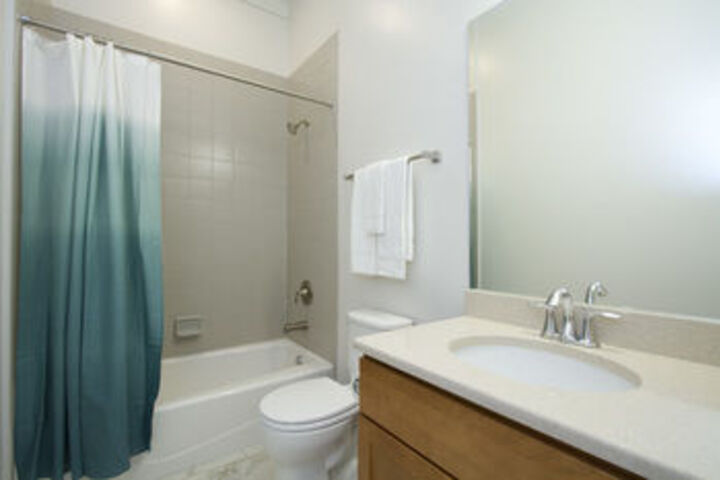 Contemporary 2Br in Lincoln Park by Sonder