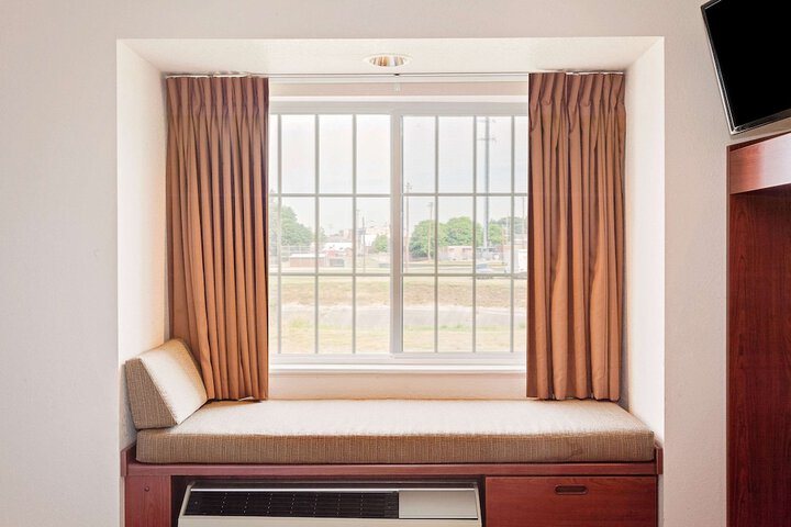 Room 7 of 16
