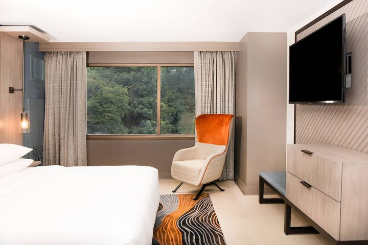 Room 42 of 60