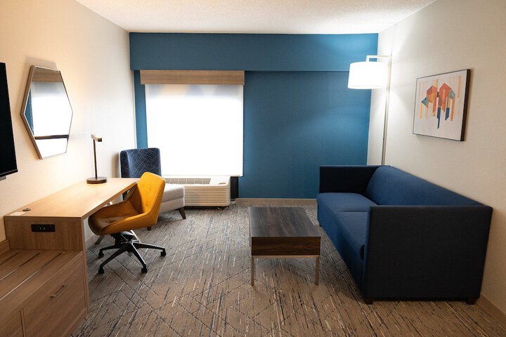 Room 43 of 61
