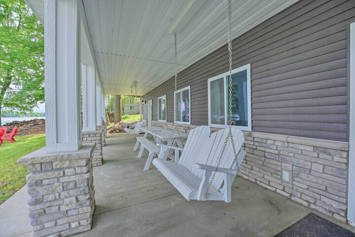 Coldwater Family Retreat w / Boat Dock & Grill!