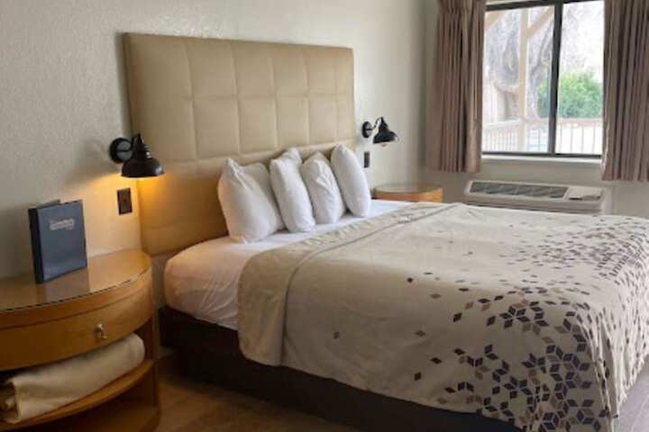 Room 7 of 31