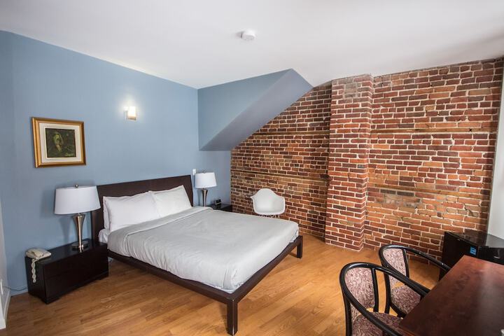 Room 18 of 28