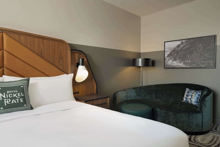Room 44 of 61