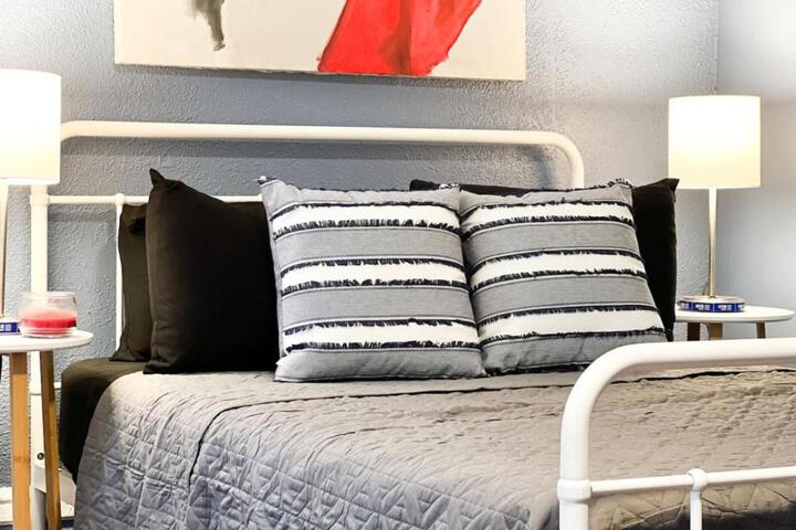 Spacious 3 Bedroom with 7 beds plus Sleeps up to 10