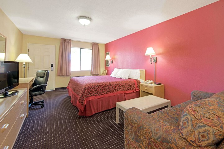 Room 12 of 24