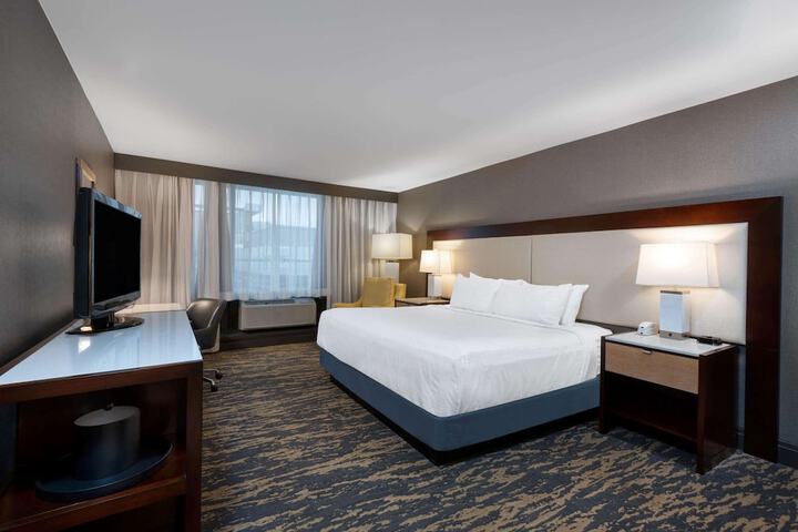 Room 16 of 104