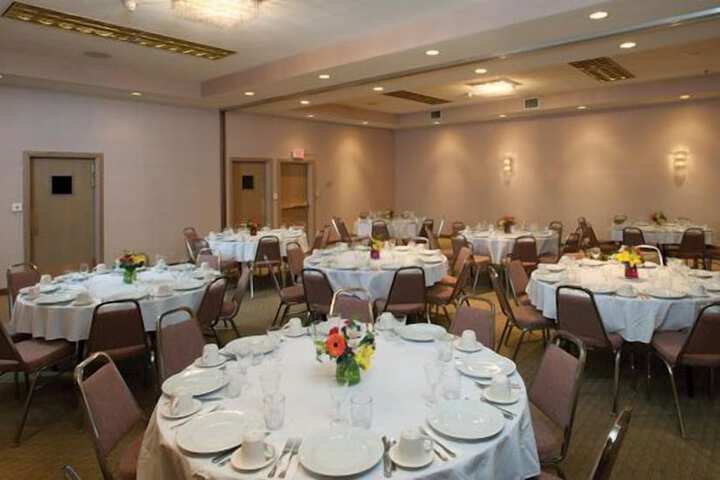 Ballroom/Hall 19 of 24