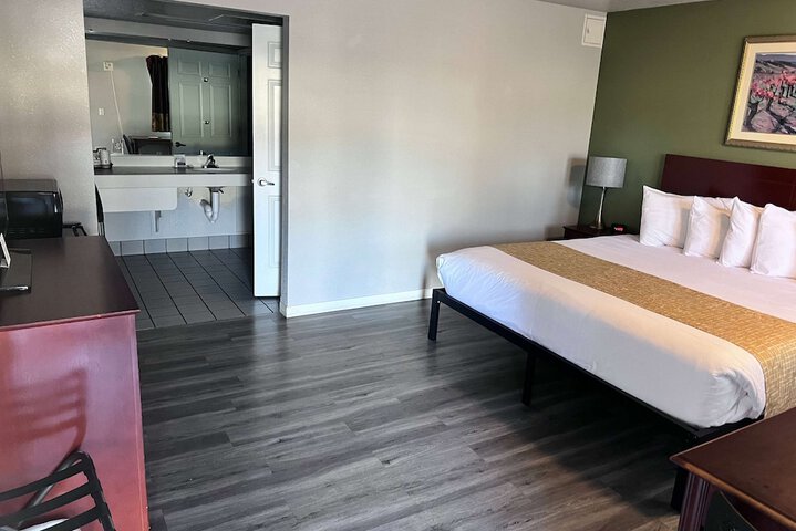 Room 15 of 34