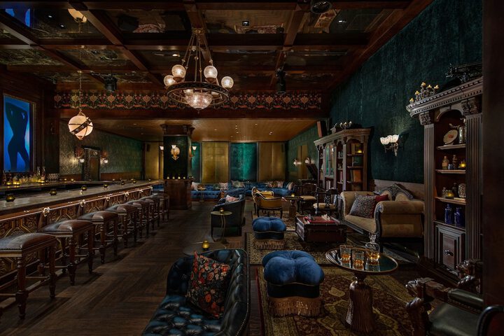 Lounge 63 of 82