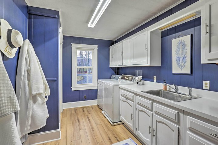 Finger Lakes Vacation Rental w / Hot Tub & Pool