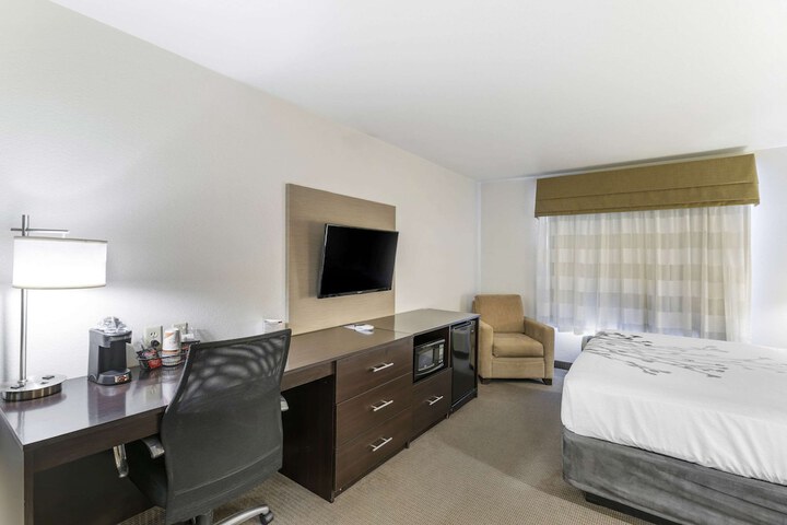 Room 16 of 37