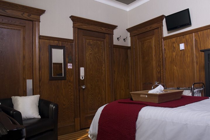 Room 25 of 37