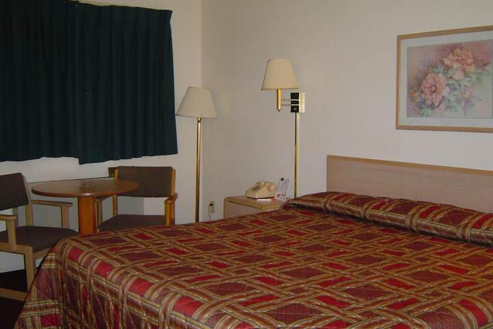 Room 27 of 35