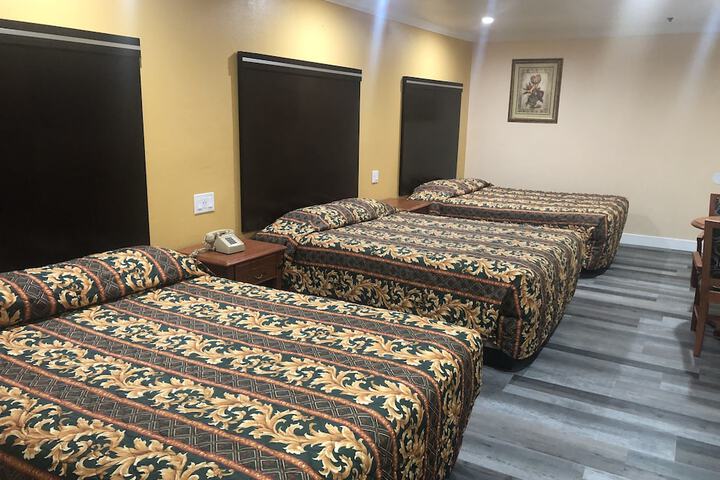 Room 16 of 34