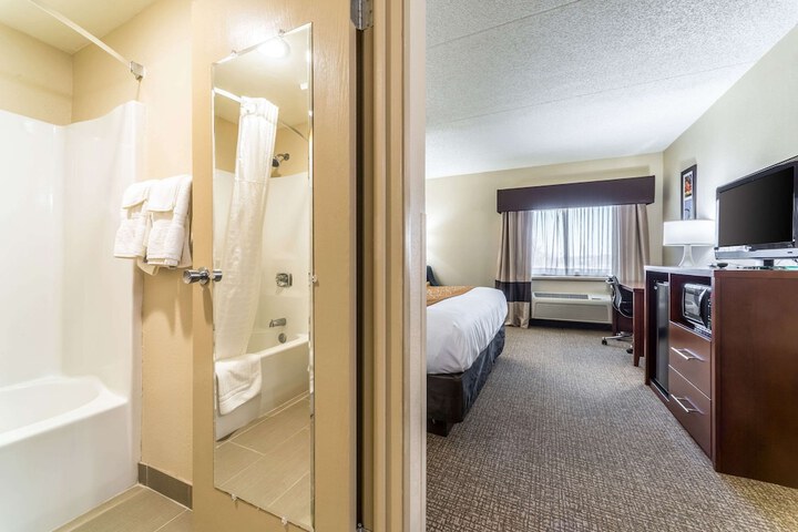 Room 27 of 48