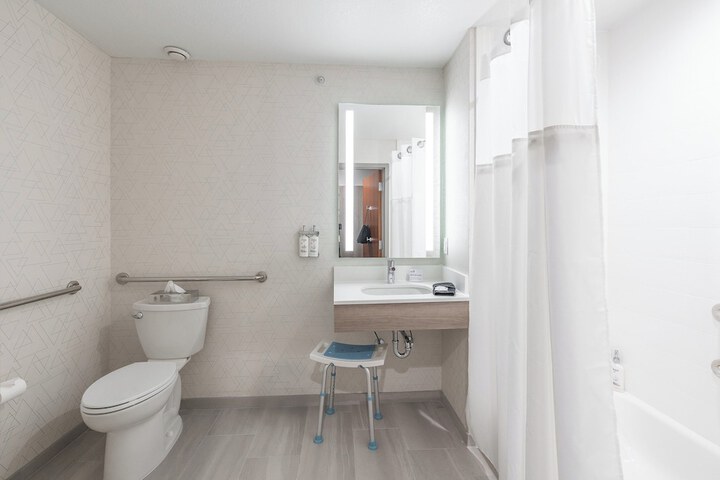 Holiday Inn Express Hotel & Suites St. Robert by IHG