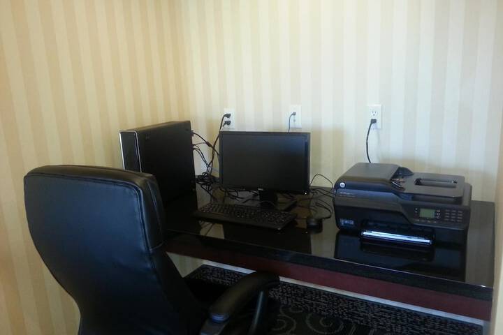Cobblestone Inn & Suites - Bloomfield