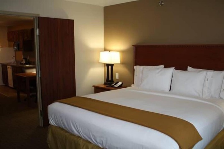 Room 12 of 32