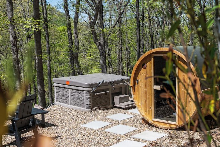Mirror Villas - Modern Retreat with private hot tubs and mountain view
