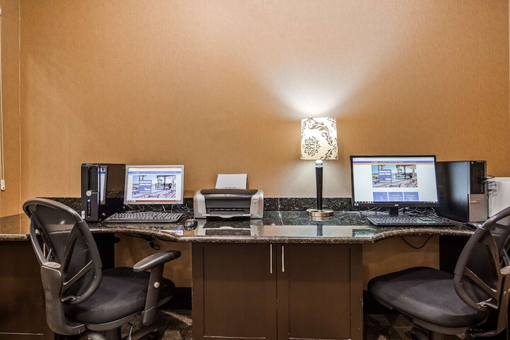 Business Center 56 of 58